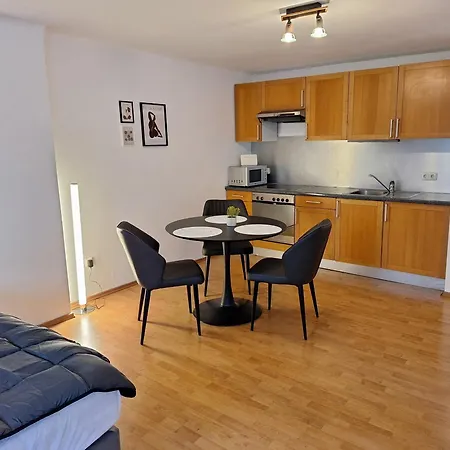 Im Zentrum Von - Self Check-in ヴェルス